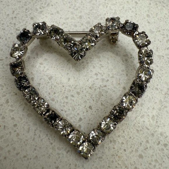 Vintage Rhinestones Silver Tone Heart Brooch Pin Valentine's Day - Picture 2 of 8